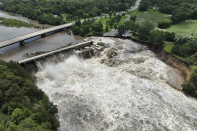 More rain possible in deluged Midwest as flooding kills 2, causes water to surge around dam